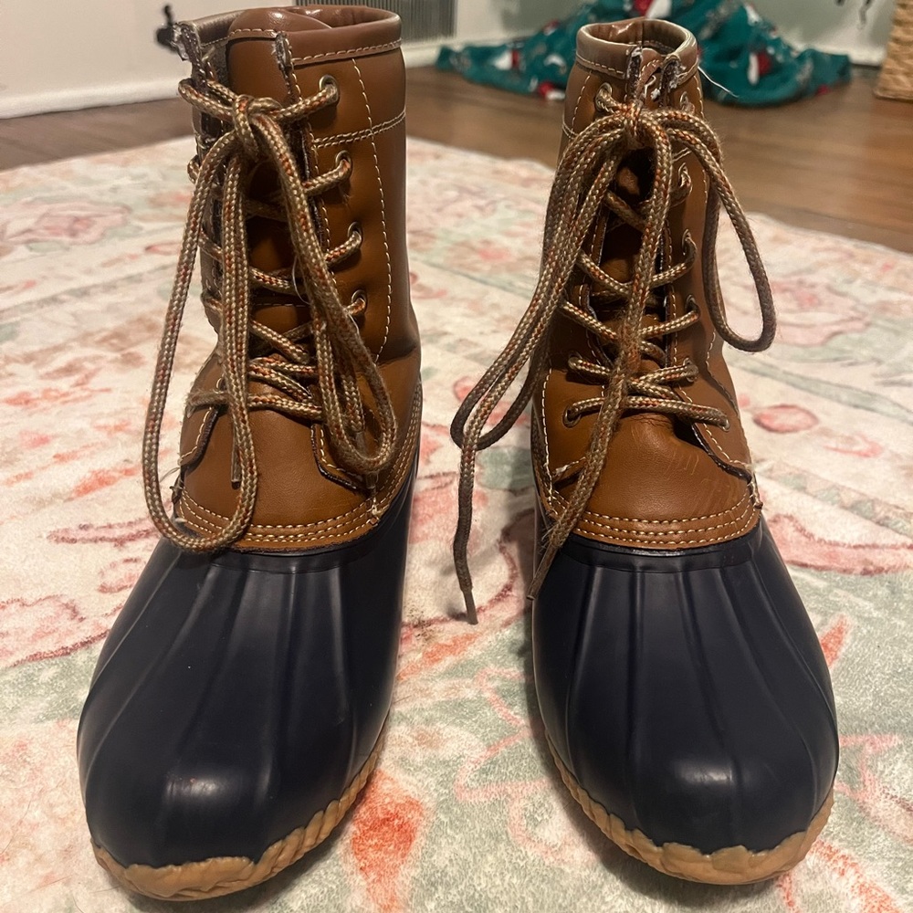 Khombu tan & blue duck boots
